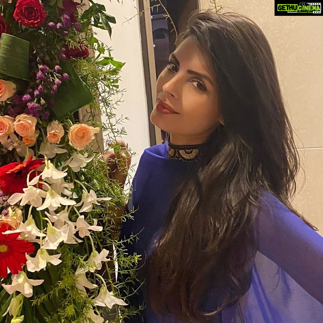 Sonali Raut Instagram - Celebration begins!!! #festivevibes #festivewear #festivelook #mood #celebration #loveyouall #sonaliraut
