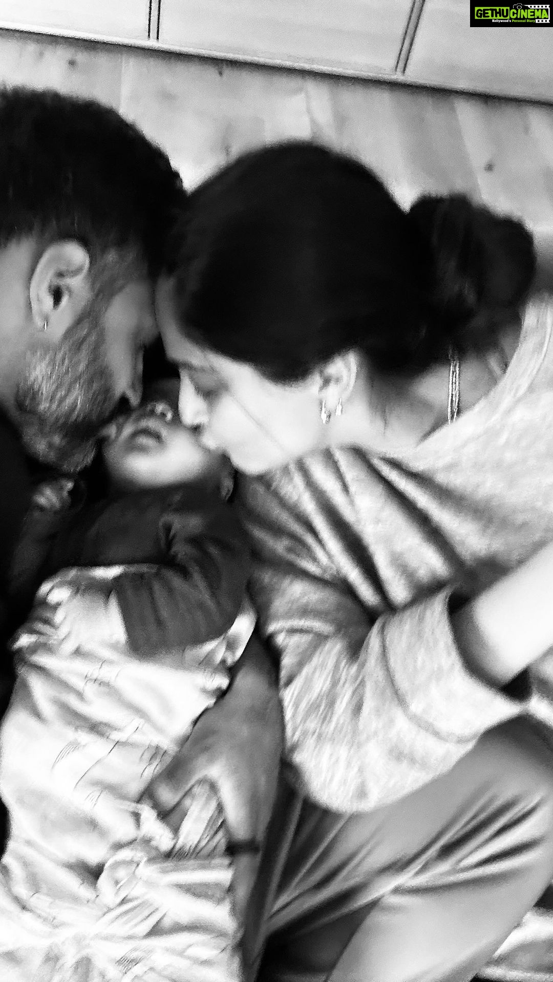 Sonam Kapoor Instagram - Sweet Nothings @anandahuja @anilskapoor @kapoor.sunita #everydayphenomenal #vayusparents 💫 🧿 ❤️ Austria, Europe