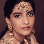 Sonam Kapoor Instagram - چودھون کا چاند Dress code opulent! The only way to do it is in a couture Outfit by @anamikakhanna.in Jewellery by @kapoor.sunita Makeup @savleenmanchanda Hair @themadhurinakhale Camera @thehouseofpixels Style @manishamelwani @sanyakapoor For the registration party of my lovely @vedabhambhani and #shashvatsinghania #vsneakedit #familywedding #shaadiseason #anamikakhannacouture #anamikakhanna Mumbai, Maharashtra