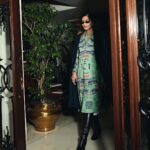 Sonam Kapoor Instagram – ✈️ 👀 😆

Dress & blazer by @doh_tak_keh 
Overcoat @shopstaple.in 
Bag @gucci 
Boots @tods 
Rings @misho_designs 
Earrings @jessica_mccormack 
Necklaces @eyefunny_official 
Styled @rheakapoor 
Team @manishamelwani @sanyakapoor 
Make up @savleenmanchanda 
Hair @themadhurinakhale
Reel @Pranavgoswamy
Shot by @amaker7 @thehouseofpixels