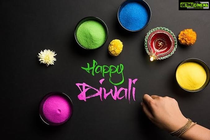 Sonia Agarwal Instagram - Wishing everyone a very happy and prosperous Diwali 🪔❤️ #happydiwali #lights #colours #love #happiness