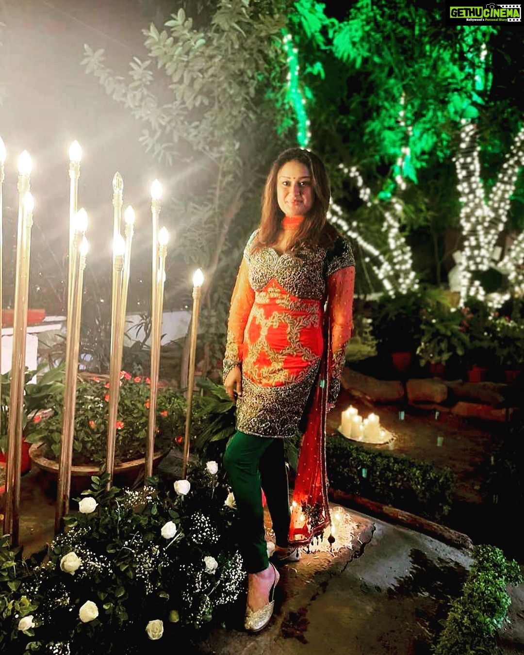 Sonia Agarwal Instagram - #friendswedding #punjabiwedding #funtimes #happiness #love #soniaagarwal #sa ❤️