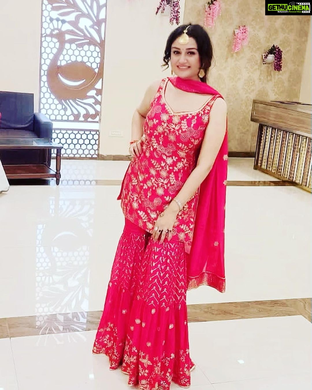 Sonia Agarwal Instagram - #cousinswedding❤️ #weddingseason #familywedding #happiness #love #laughter #punjabisuit #soniaagarwal #sa