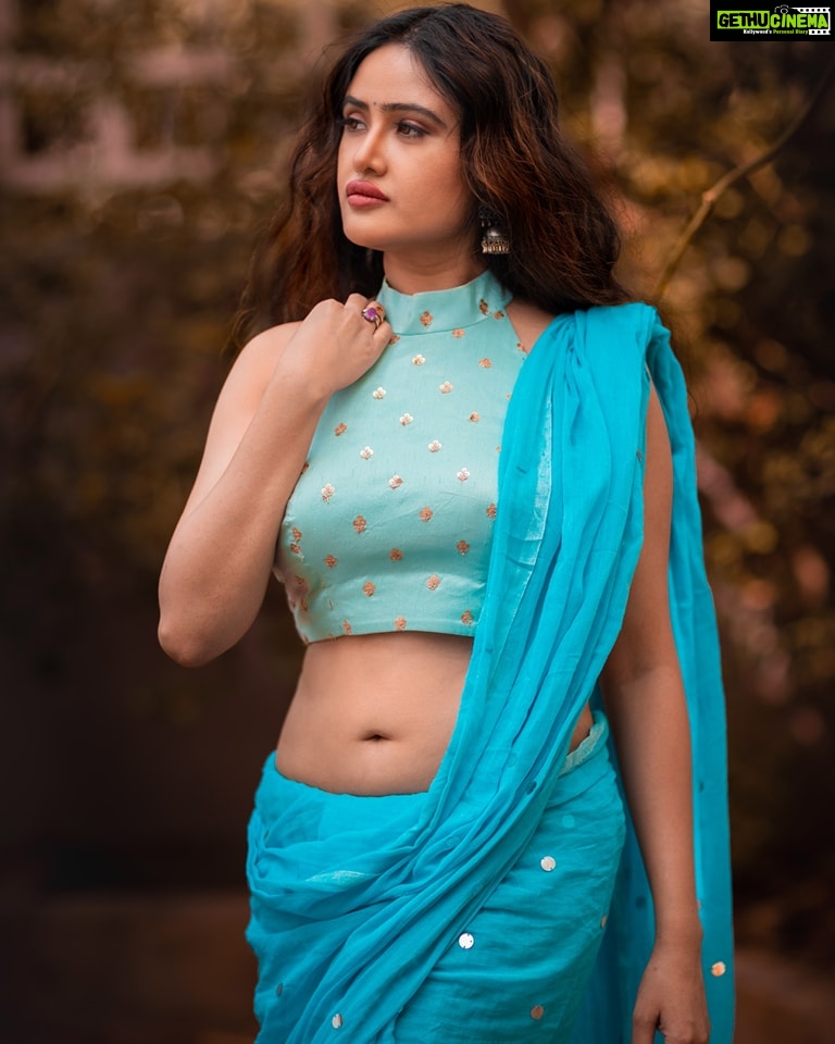Sony Charishta Instagram - #💙 . . . . . . . . . . @bhoopal_canonexplorer @stylebyshree #sonycharishtafanc #indianactress #southactress #tamilactress #naturallight #naturephotography #blogger #navelbeauty #navelshow #navels #actress #sareelove #sareedraping #sareeshoot #explorepage #tamilstatus #tamilactress #actress #lifestyleblogger #tamilheroine #tamilhot #tamilstatus