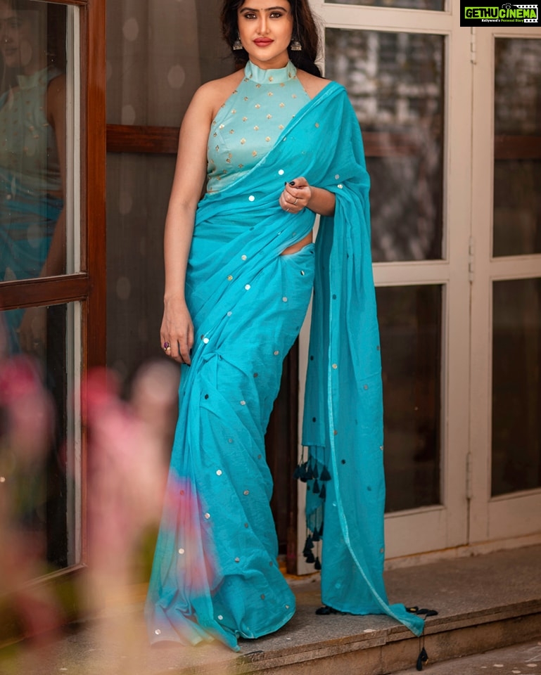Sony Charishta Instagram - #💙 . . . . . . . . . . @bhoopal_canonexplorer @stylebyshree #sonycharishtafanc #indianactress #southactress #tamilactress #naturallight #naturephotography #blogger #navelbeauty #navelshow #navels #actress #sareelove #sareedraping #sareeshoot #explorepage #tamilstatus #tamilactress #actress #lifestyleblogger #tamilheroine #tamilhot #tamilstatus