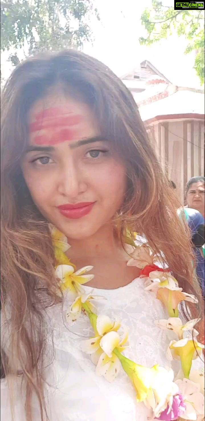 Sony Charishta Instagram - #omnamahshivaya .. . . . . . . . . . . . . . . . . . . . . . . #omnamahshivaya #viralposts #tranding #viralreels #explorepage✨ #exploremore #pray #indianlook #instatag#reelsinstagram❤️💯 #reelkarofeelkaro #explorepage #viralreels