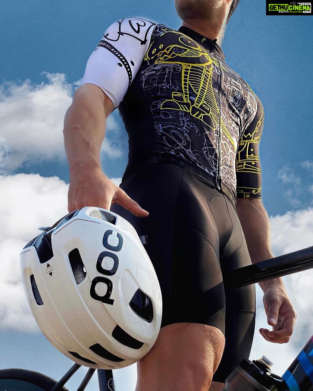 Sooraj Pancholi Instagram - PARIA x POC VENTRAL ⚠️⛰ #bestcyclingkits