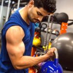 Sooraj Pancholi Instagram - Every rep counts! 🙌🏽💪🏽 #BreathInBreathOut #ShutUpAndFocus I Think Fitness