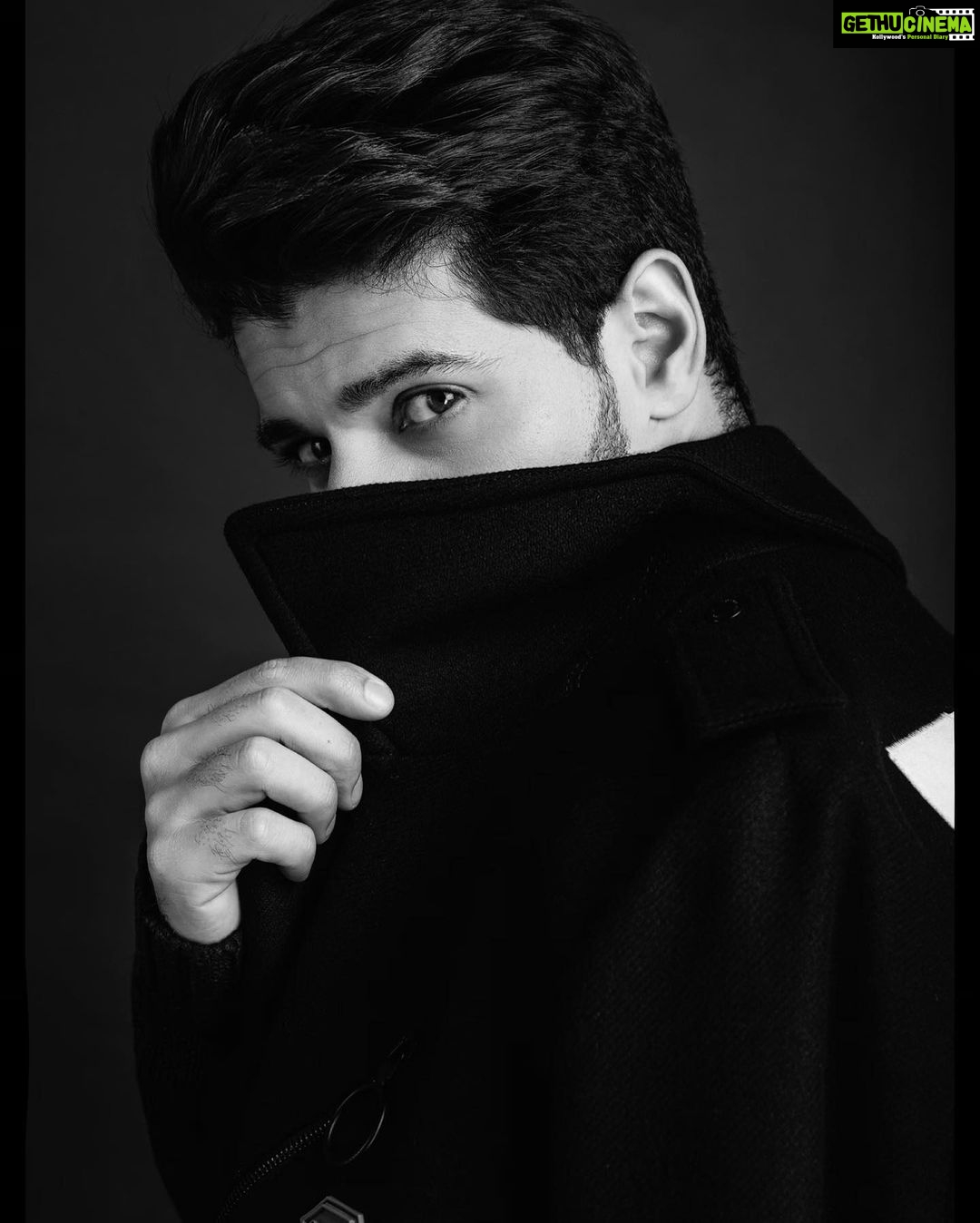 Sooraj Pancholi Instagram - Can't Take My Eyes off You - #FrankieValli 🎼