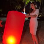 Sophie Choudry Instagram – Make a wish😚❤️ #gratitude #makeawish #thailand #makingmemories #lantern #traveldiaries #trendingsongs #trendingreels #sophiechoudry #aboutlastnight #apnabanale love this song @varundvn Khao Lak