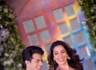 Sophie Choudry Instagram - Wedding season pe wedding wala song 😍 @sophiechoudry ❤️ #AajMainNachna . Shot by - @ohmygosh_joe Sophie outfit @mehakmurpanalabel @thewisedesign Hair @tejisinghofficial . . #feelitreelit #dance #weddingseason #sophiechoudry #aadilkiarmy #aadilkhan