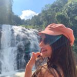 Sreeleela Instagram - Waterfalls wouldn’t sound so melodious if they were no rocks in their way. Accept it positively 😘