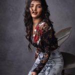 Sreeleela Instagram - 🎩magic trick🎩 📸 - @bhuvanphotography 💄👗👠- @pannasmakeuppvtltd