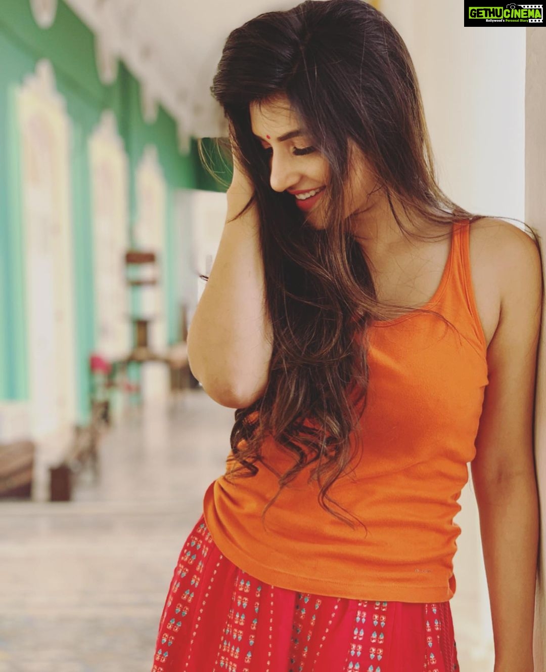 Sreeleela Instagram - INHALE.... SMILE....EXHALE.....KEEP SMILING...open your eyes it’s a beautiful day. Don’t just read do it ! 😁