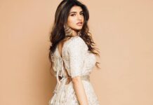 Sreeleela Instagram - The Beauty is How you wear Who you are ✨ . . Styled by - @ashwin_ash1 & @hassankhan_3 Outfit - @geethikakanumilli Jewellery- @thetrinkoholic Shot by - @yadav.karthi 💄- @deepikakarnanimakeovers Hair- @priyankaarora22