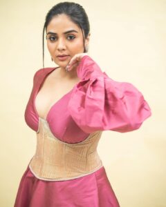 Sreemukhi Instagram - Dance ikon ✨ On @ahavideoin ✨ @oak_entertainments Styled by @greeshma_krishna.k Outfit - @indusuresh_p Earrings - @yuvi_collections PC @chinthuu_klicks Make up @nookesh.malla Hair - @mahi_brand_ #sreemukhi #danceikon #aha #oakentertainments #styledbygkk