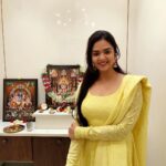 Sreemukhi Instagram - Homeeeee!!!!! ❤️🧿