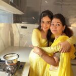 Sreemukhi Instagram - Homeeeee!!!!! ❤️🧿