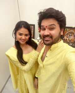 Sreemukhi Instagram - Homeeeee!!!!! ❤️🧿