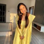 Sreemukhi Instagram - Homeeeee!!!!! ❤️🧿