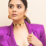 Sreemukhi Instagram - Aadivaaram with star maa parivaaram! ✨ On @starmaa every Sunday at 11 am! ✨ Styled by @greeshma_krishna.k Jewellery @thetrinkaholic PC @chinthuu_klicks Make up @nookesh.malla Hair @mahi_brand_ #sreemukhi #starmaa #aadivaaramwithstarmaaparivaaram #styledbygkk
