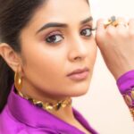 Sreemukhi Instagram - Aadivaaram with star maa parivaaram! ✨ On @starmaa every Sunday at 11 am! ✨ Styled by @greeshma_krishna.k Jewellery @thetrinkaholic PC @chinthuu_klicks Make up @nookesh.malla Hair @mahi_brand_ #sreemukhi #starmaa #aadivaaramwithstarmaaparivaaram #styledbygkk