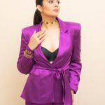 Sreemukhi Instagram - Aadivaaram with star maa parivaaram! ✨ On @starmaa every Sunday at 11 am! ✨ Styled by @greeshma_krishna.k Jewellery @thetrinkaholic PC @chinthuu_klicks Make up @nookesh.malla Hair @mahi_brand_ #sreemukhi #starmaa #aadivaaramwithstarmaaparivaaram #styledbygkk