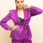 Sreemukhi Instagram - Aadivaaram with star maa parivaaram! ✨ On @starmaa every Sunday at 11 am! ✨ Styled by @greeshma_krishna.k Jewellery @thetrinkaholic PC @chinthuu_klicks Make up @nookesh.malla Hair @mahi_brand_ #sreemukhi #starmaa #aadivaaramwithstarmaaparivaaram #styledbygkk