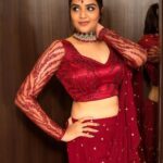 Sreemukhi Instagram - Aadivaaram with star maa parivaaram! ✨ On @starmaa every Sunday at 11 am! ✨ Styled by @greeshma_krishna.k Outfit @gummadidalashashi.label Jewellery @yuvi_collections PC @chinthuu_klicks Make up @nookesh.malla Hair @mahi_brand_ #sreemukhi #starmaa #aadivaaramwithstarmaaparivaaram #styledbygkk