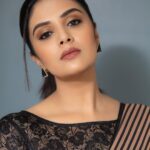 Sreemukhi Instagram - Mr.&Mrs. 🖤 On @etvtelugu2708 @gnapikaentertainments ✨ Outfit @gummadidalashashi.label PC @chinthuu_klicks Makeup- Ramesh Hair @mahi_brand_ #sreemukhi #mr.&mrs #etv #gnapikaentertainments