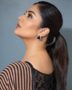 Sreemukhi Instagram - Mr.&Mrs. 🖤 On @etvtelugu2708 @gnapikaentertainments ✨ Outfit @gummadidalashashi.label PC @chinthuu_klicks Makeup- Ramesh Hair @mahi_brand_ #sreemukhi #mr.&mrs #etv #gnapikaentertainments