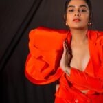 Sreemukhi Instagram - Dance ikon! ✨ Grand Finale! 🔥✨ On @ahavideoin ✨ @oak_entertainments Outfit @gummadidalashashi.label Styled by @greeshma_krishna.k PC @chinthuu_klicks Make up @nookesh.malla Hair - @mahi_brand_ #sreemukhi #danceikon #grandfinale #aha #oakentertainments #styledbygkk