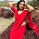 Sreemukhi Instagram – Red HOT! Why NOT?! 😁
Wrapping it up with a saree! 🔥🥰
And this was designed by my dearest @chandrikakancherla in may be 1 hour?!
 I love you @chandrikakancherla 🥰😘

PS- This trip is very close to my heart!❤️🧿

#sreemukhi #redhotwhynot #colagoa #vacation Cola Goa Beach Resort