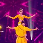 Sriti Jha Instagram - Dhoom machale ……… @vr_team369 @rishikaysh09 @immisskhan_sufi @ishu.1203 #indian #classical #nottrained #sritijha #performer #hardworker #stage #jdj10 #choreography #dancelife