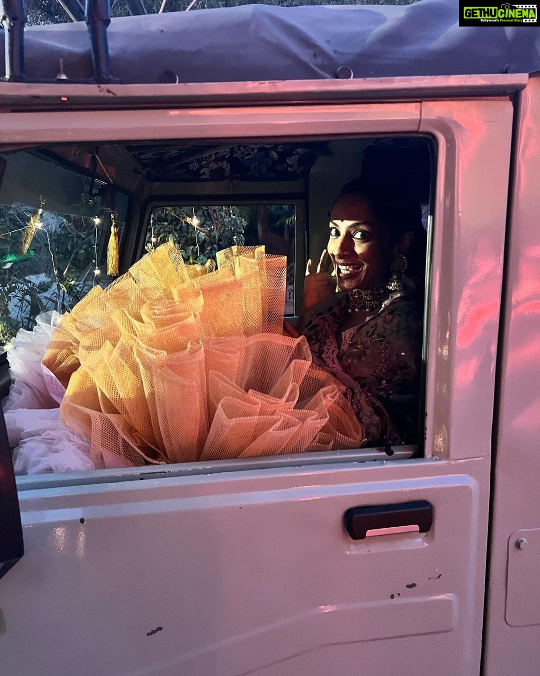 Sriya Reddy Instagram - The struggle was real to the meet the bride ! Captured by @yashna.shetty ❤️ watch the last video 🤣🤣🤣