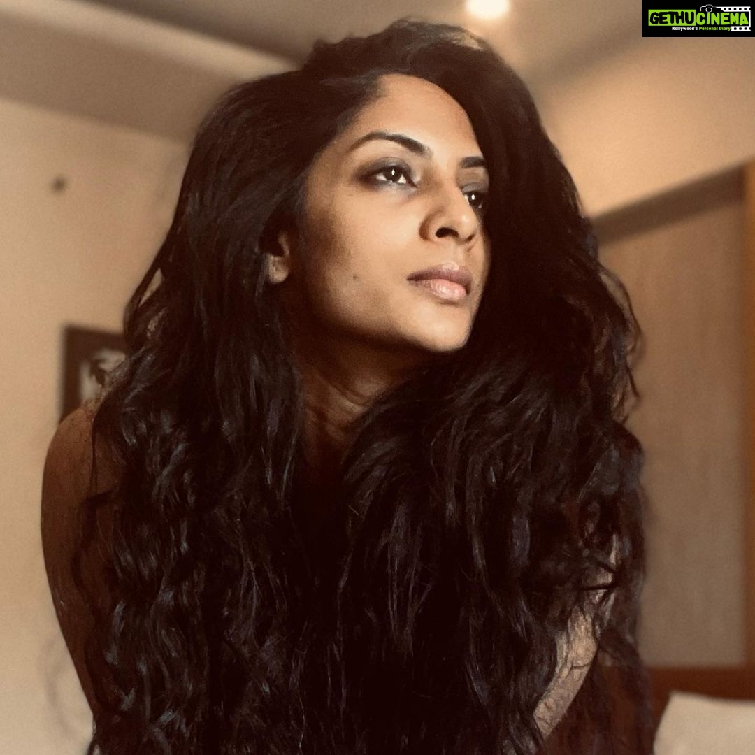 Sriya Reddy Instagram - Wild hair mornings ! Late nights shoots … but that doesn’t stop me from getting a workout in but first some self love , don’t wait for some one to show you love or to push you , push yourself do what it takes !