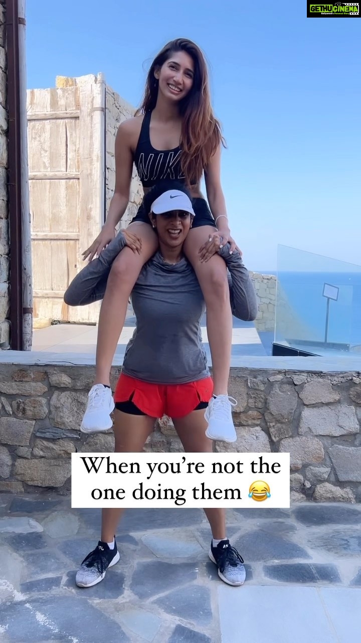 Sriya Reddy Instagram - We (she) workout even on holiday @sriya_reddy 🏋️♀️😂