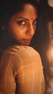 Sriya Reddy Instagram - Six yards of fabric, elegant isn’t it ?