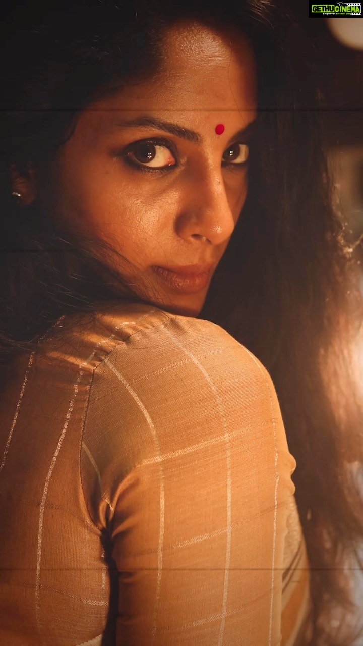 Sriya Reddy Instagram - Six yards of fabric, elegant isn’t it ?