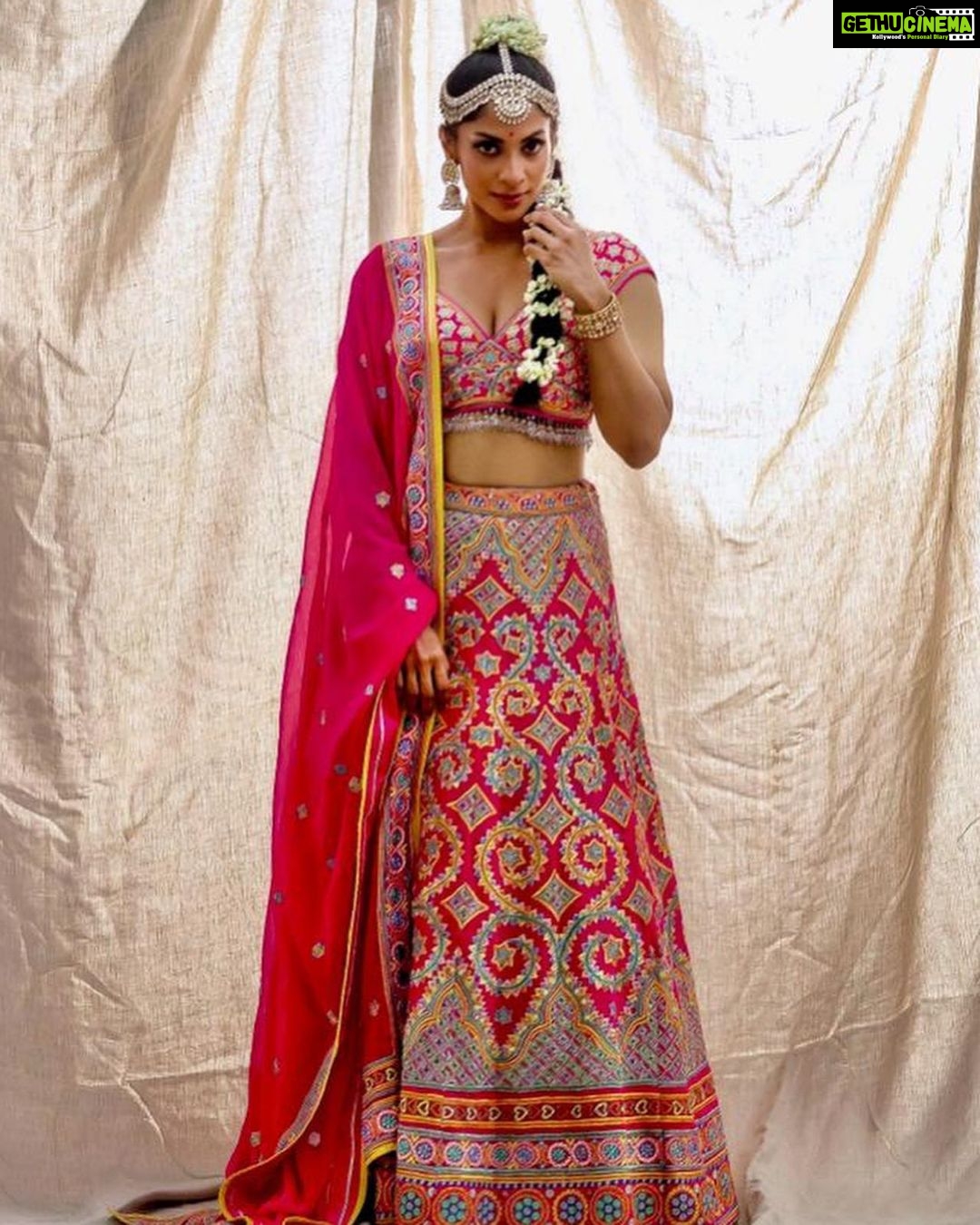 Sriya Reddy Instagram - 📸 @soondah_wamu Stylist : @niru05_raghupathy Makeup : @prakatwork Hair : @esy_hmangaihzuali Jewellery: @tribebyamrapali Outfit : @asalabusandeep @abujanisandeepkhosla