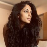 Sriya Reddy Instagram - Wild hair mornings ! Late nights shoots … but that doesn’t stop me from getting a workout in but first some self love , don’t wait for some one to show you love or to push you , push yourself do what it takes !