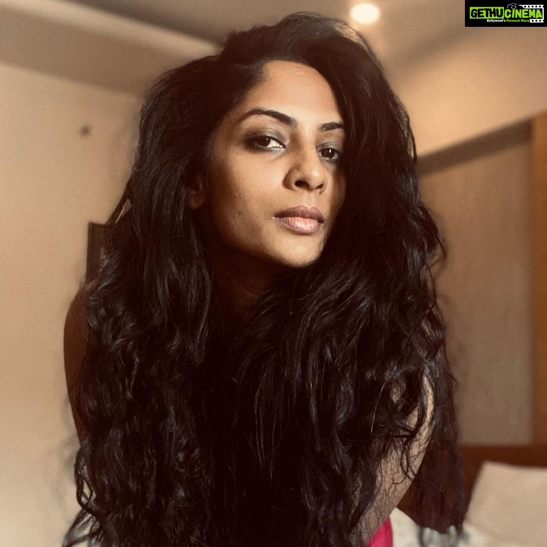 Sriya Reddy Instagram - Wild hair mornings ! Late nights shoots … but that doesn’t stop me from getting a workout in but first some self love , don’t wait for some one to show you love or to push you , push yourself do what it takes !