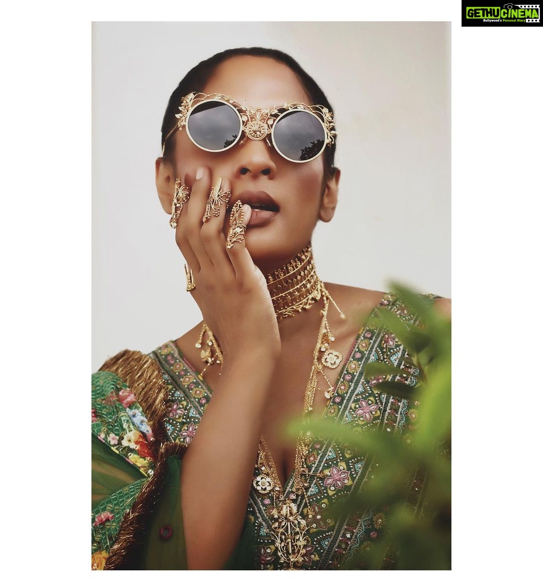 Sunder Ramu Instagram - Posted @withrepost • @sriya_reddy 📸 @soondah_wamu 👗: @toraniofficial Stylist : @jukalker Make up : @prakatwork Hair : @esy_hmangaihzuali Jewellery @kavyapotluriofficial