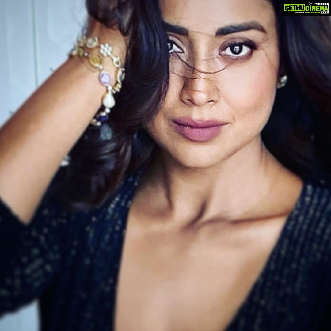 Sunder Ramu Instagram - #shotoniphone @shriya_saran1109 #sunderphotography @sunderramu #shriyasaran #actor #actress #films #portrait