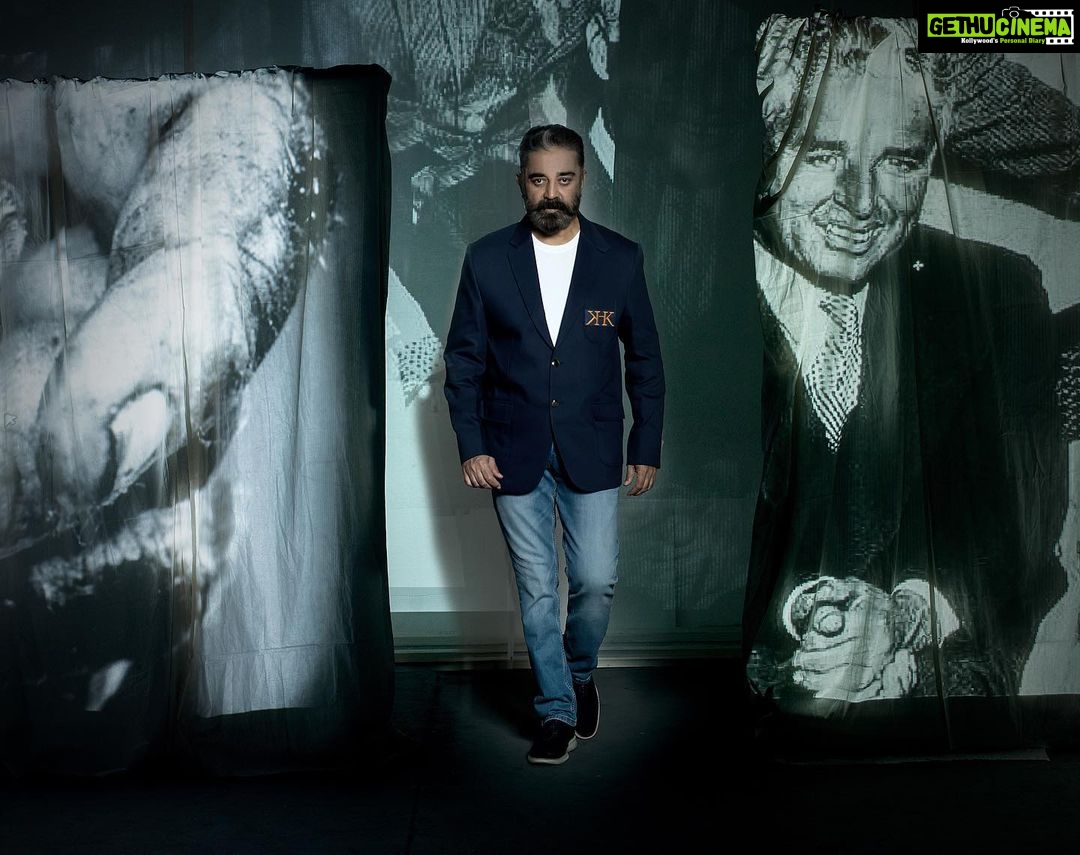 Sunder Ramu Instagram - Embracing Gandhi. #khadi @ikamalhaasan @amritha.ram @khhouseofkhaddar @deepikaloganathan @deva_art_director #sunderphotography #fashion #actor #films. #portraits