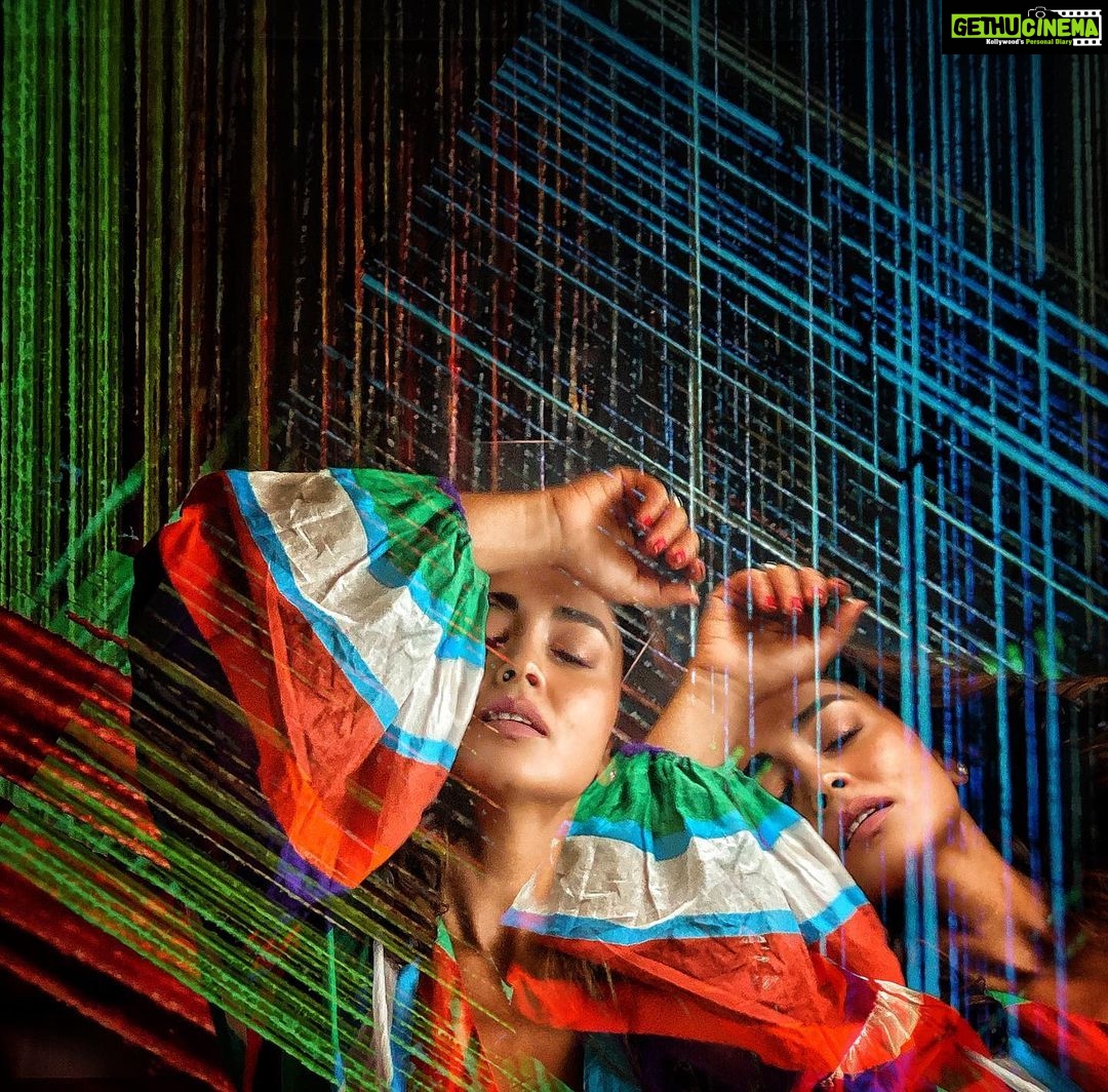 Sunder Ramu Instagram - @shriya_saran1109 #sunderphotography @sunderramu #shriyasaran #actor #actress #films #shotoniphone