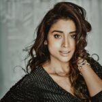 Sunder Ramu Instagram - #shotoniphone @shriya_saran1109 #sunderphotography @sunderramu #shriyasaran #actor #actress #films #portrait