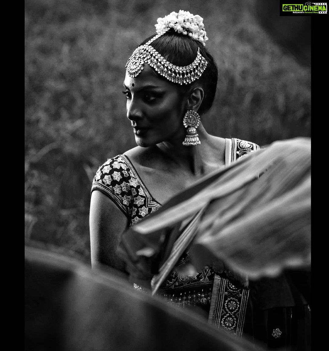 Sunder Ramu Instagram - Shot at #arkanza Posted @withrepost • @sriya_reddy 📸 @soondah_wamu Stylist : @niru05_raghupathy Makeup : @prakatwork Hair : @esy_hmangaihzuali Jewellery: @tribebyamrapali Outfit : @asalabusandeep @abujanisandeepkhosla