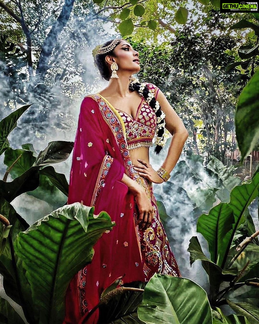 Sunder Ramu Instagram - Posted @withrepost • @sriya_reddy In sunder’s beautiful studio #arkanza Posted @withrepost • @sriya_reddy 📸 @soondah_wamu Stylist : @niru05_raghupathy Makeup : @prakatwork Hair : @esy_hmangaihzuali Jewellery: @tribebyamrapali Outfit : @asalabusandeep @abujanisandeepkhosla