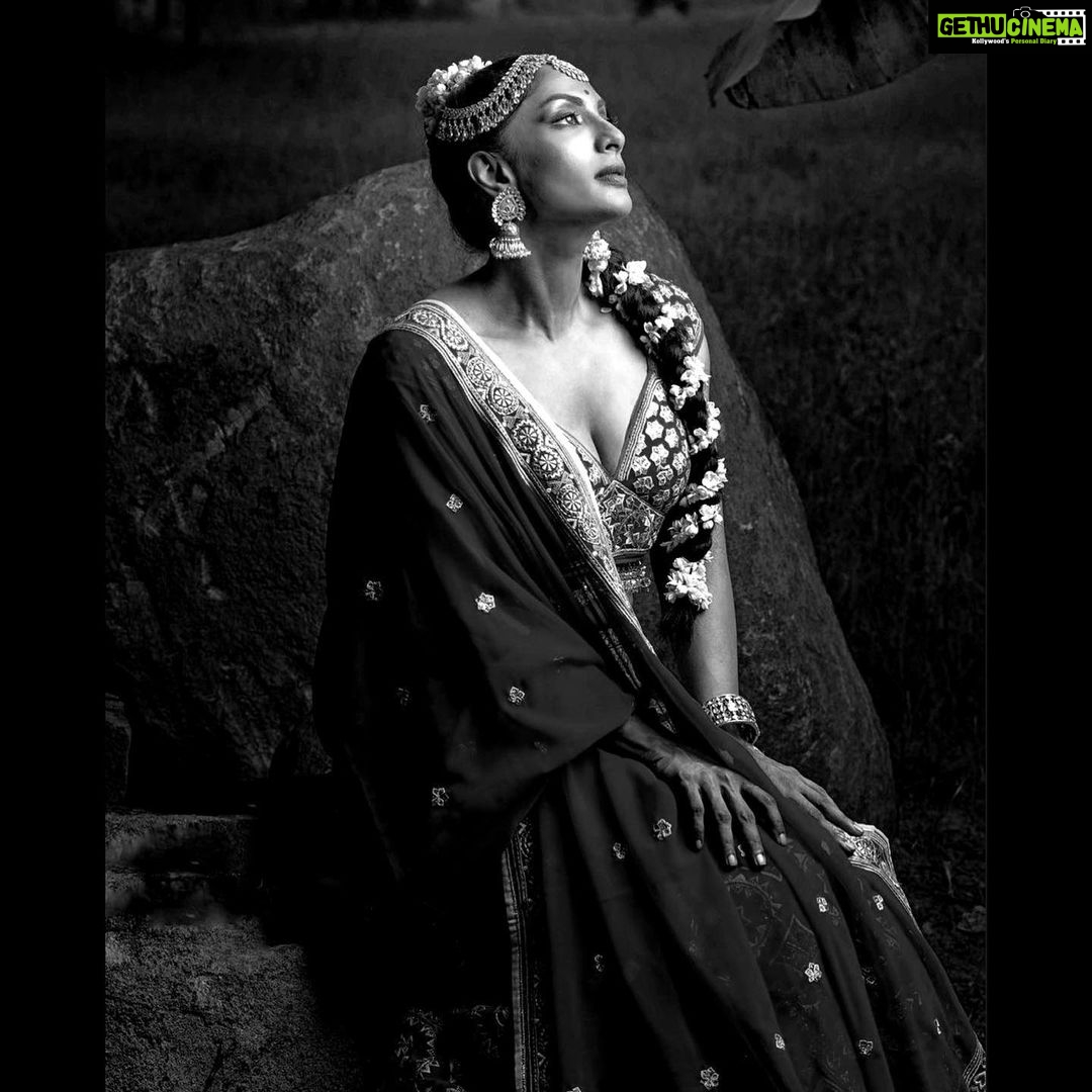 Sunder Ramu Instagram - Posted @withrepost • @sriya_reddy With 24 hours of no sleep , only person who can shoot me and take my nonsense and make me look presentable is @soondah_wamu ! Posted @withrepost • @sriya_reddy 📸 @soondah_wamu Stylist : @niru05_raghupathy Makeup : @prakatwork Hair : @esy_hmangaihzuali Jewellery: @tribebyamrapali Outfit : @asalabusandeep @abujanisandeepkhosla